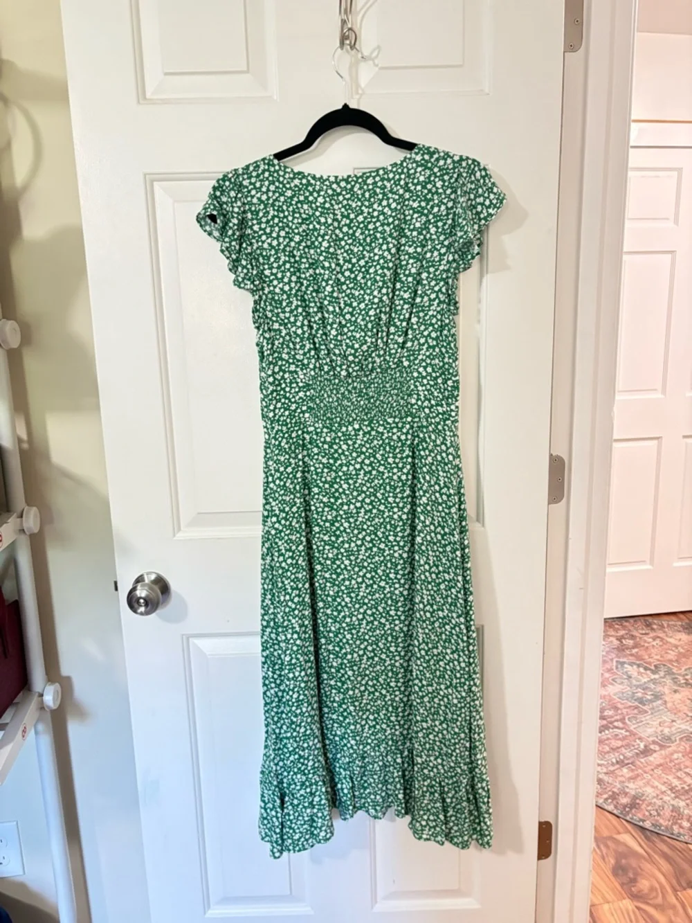 Banana Republic Green Floral V-Neck Midi Dress with Ruffle Hem Size 6 - Picture 5 of 5